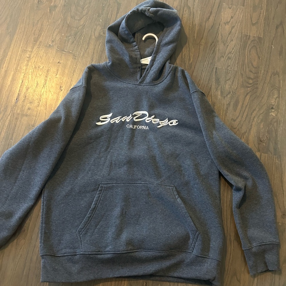 Mens XL Grey Sweatshirt with Hood and embroidered San Diego California